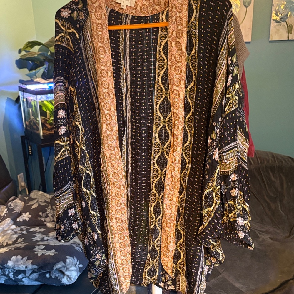 Altar'd State Black and Gold Patterned Kimono